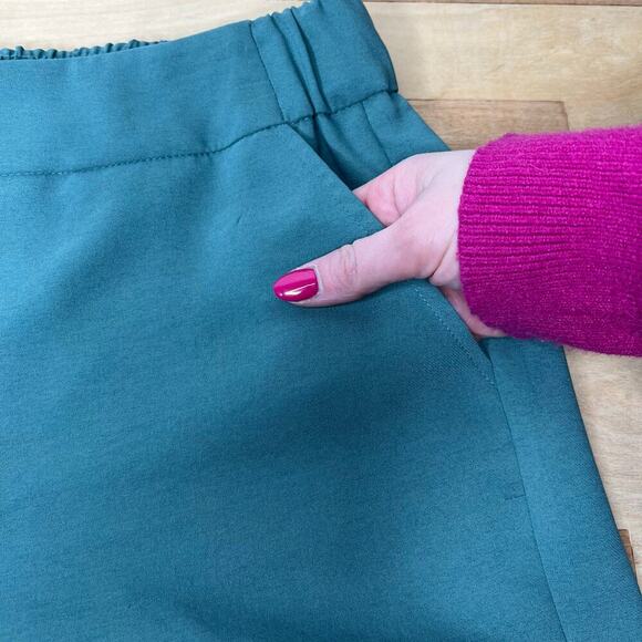 Nine West Women's High Waist Shorts Size M Elastic Pull On Sage Green Pockets - Picture 2 of 8